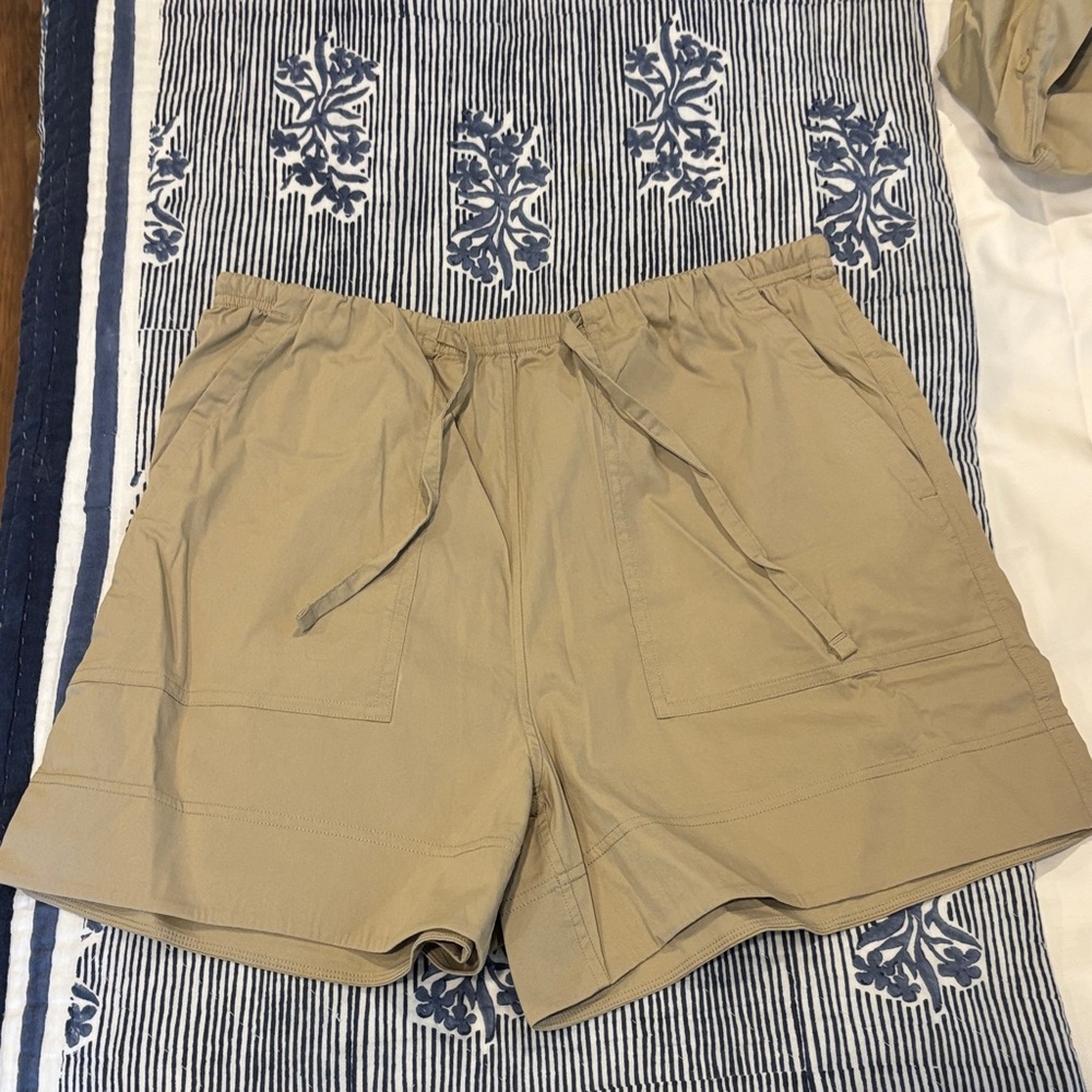 Lululemon khaki shorts - perfect for safari